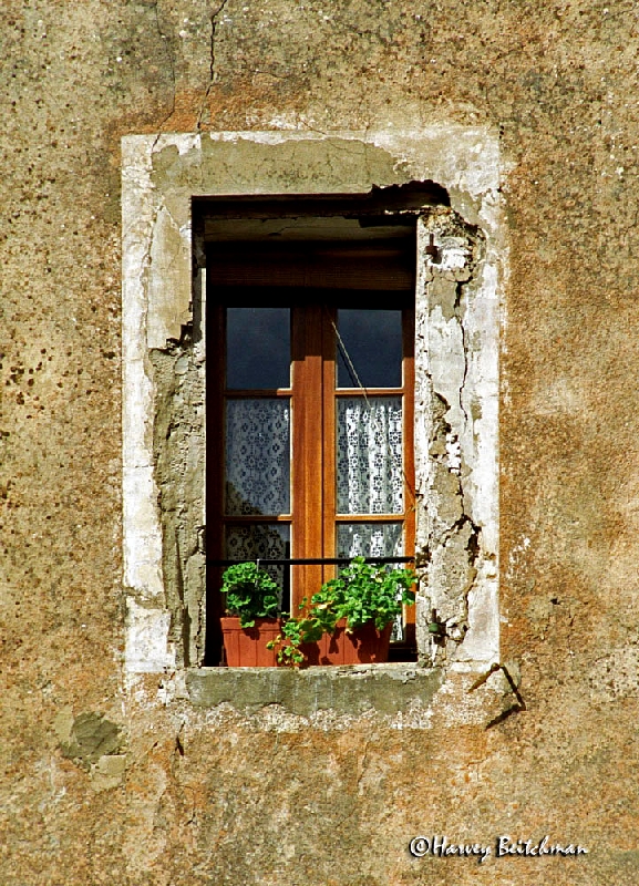 14-33a6-Bonnieux window.jpg